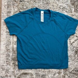 Lululemon cropped tee